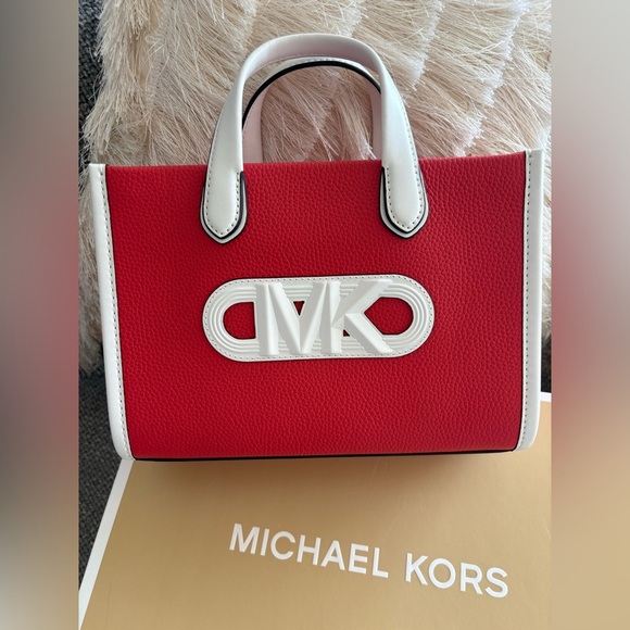 Michael Kors Gigi Spiced Coral Pebbled Leather Messenger Bag, Not Outlet - Picture 6 of 16